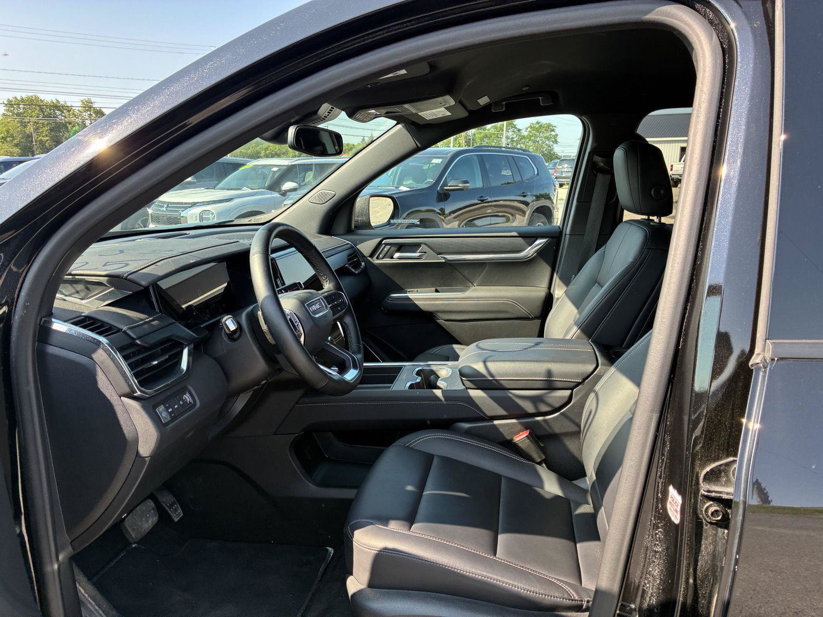 Used 2025 GMC Acadia Elevation w/ Elevation Premium Package AWD/4WD image 28