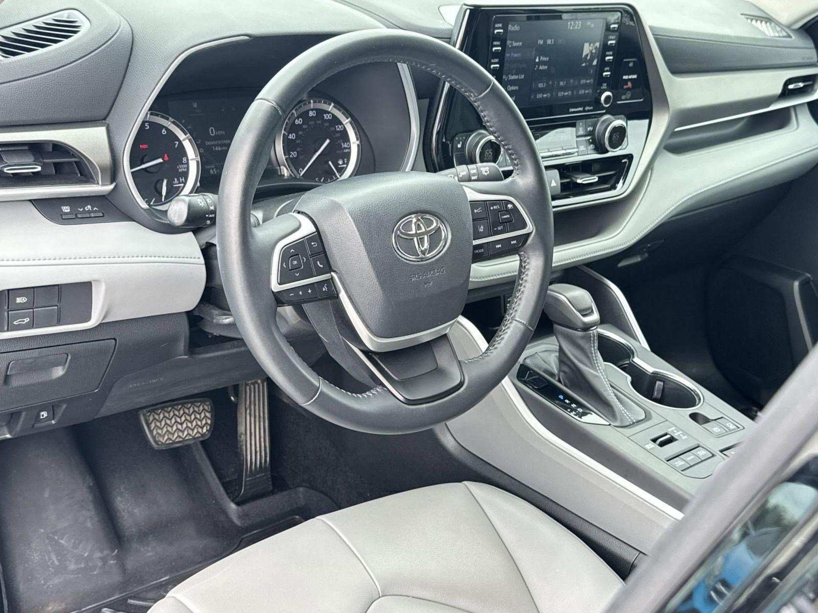 Used 2022 Toyota Highlander XLE image 4