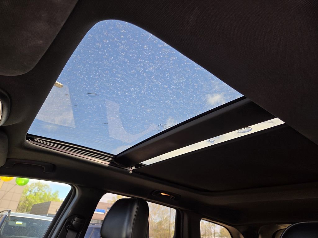 Used 2014 Jeep Grand Cherokee Overland image 14