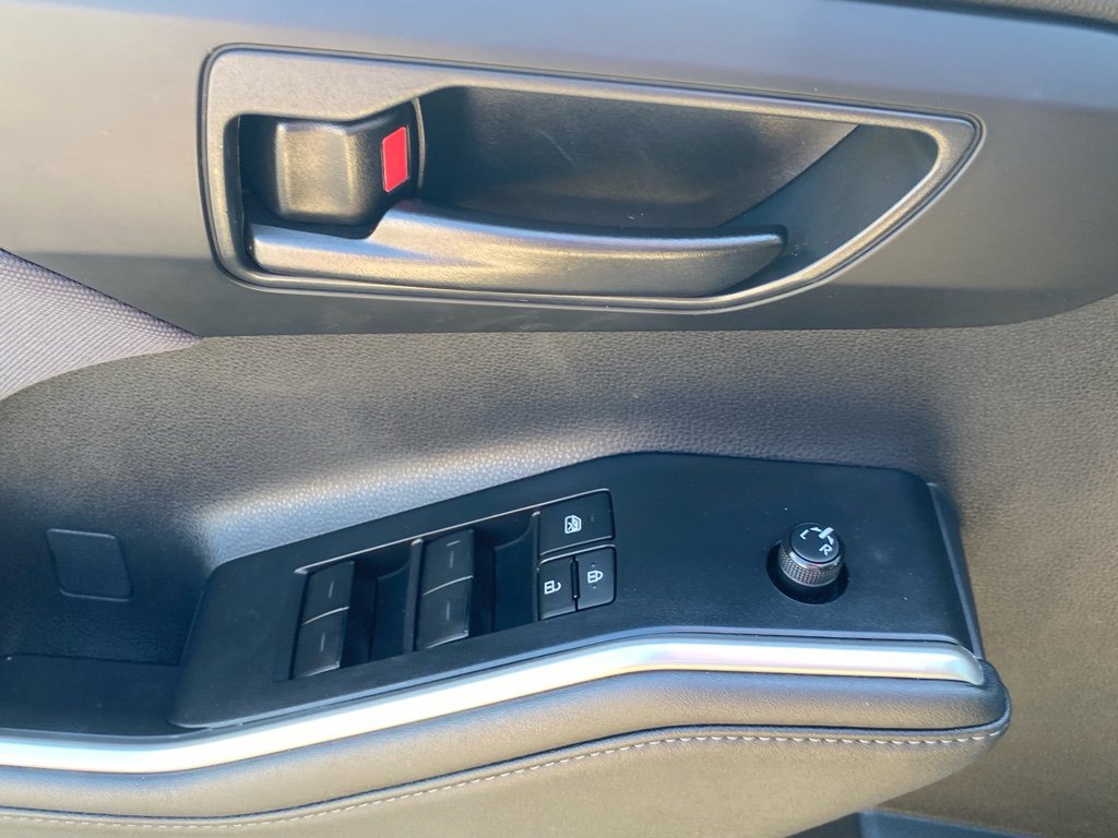 Used 2023 Toyota Highlander L image 19