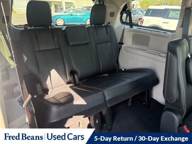 Used 2014 Chrysler Town & Country Touring-L w/ Trailer Tow Group FWD image 14