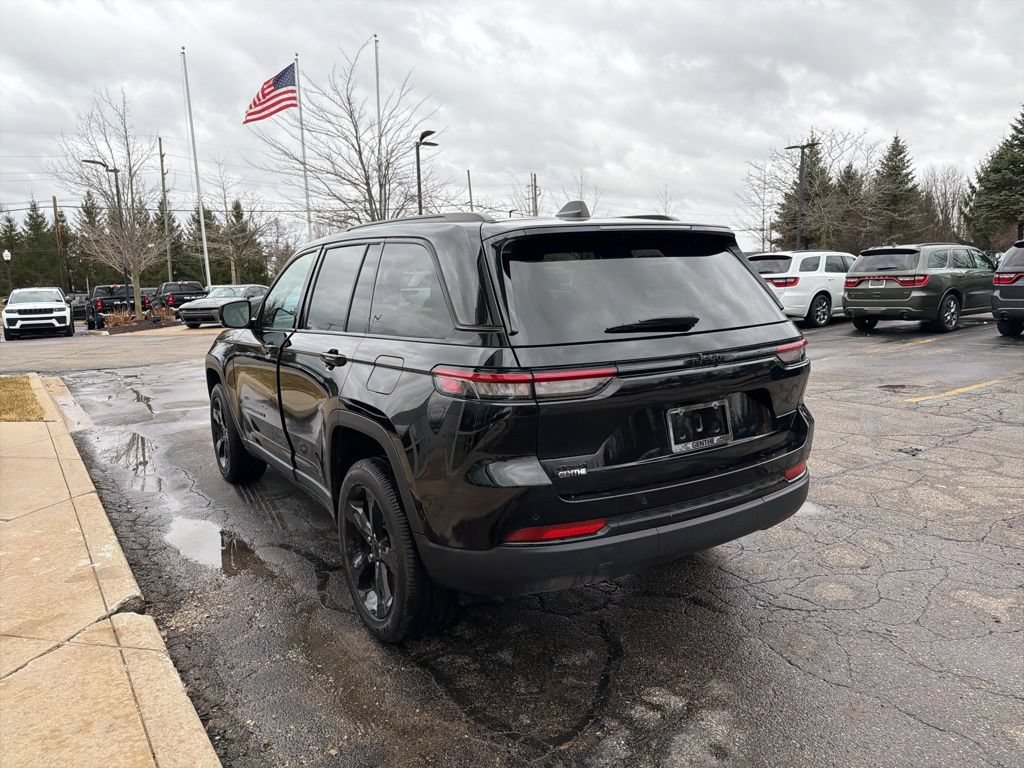 Certified 2024 Jeep Grand Cherokee Altitude AWD/4WD image 4