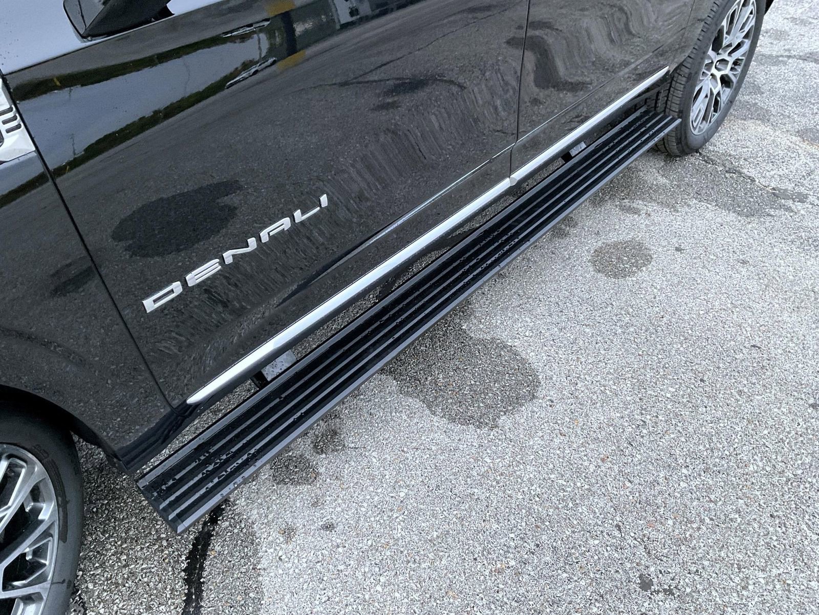 New 2026 GMC Yukon XL Denali w/ Denali Reserve Package image 23