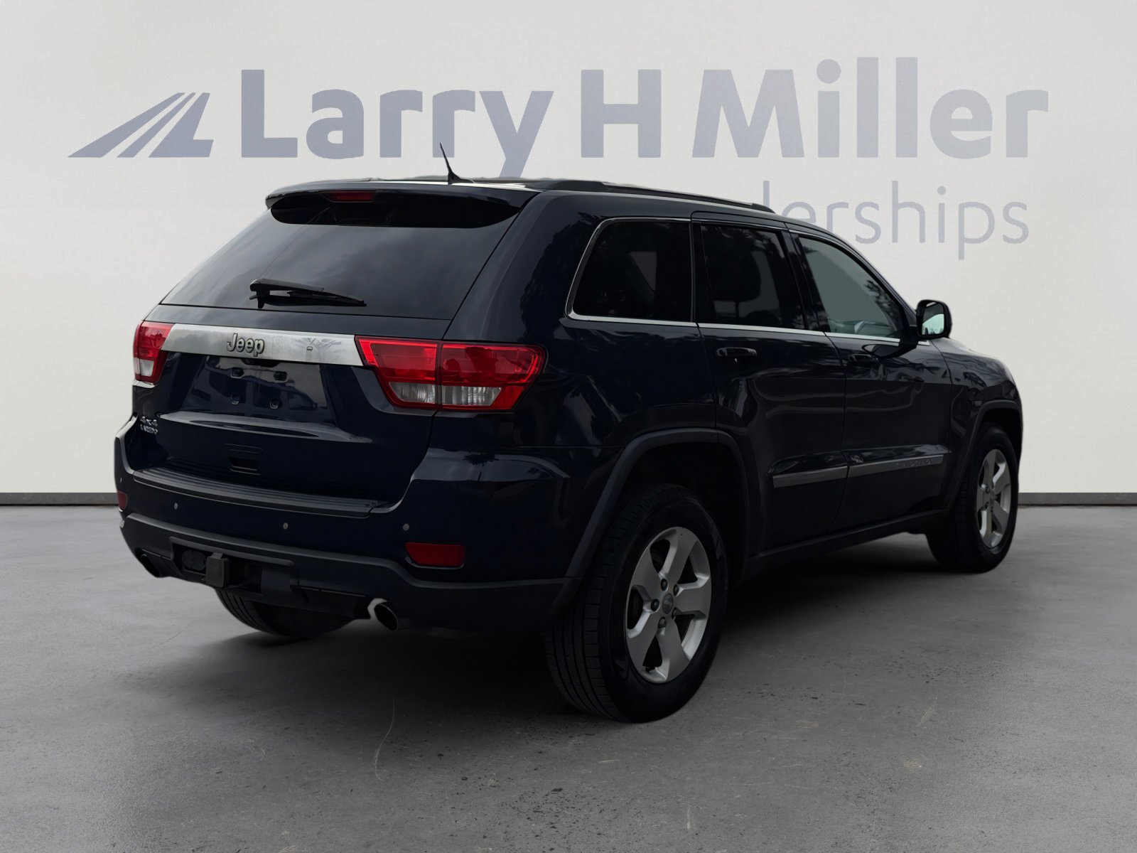 Used 2012 Jeep Grand Cherokee Laredo AWD/4WD image 5