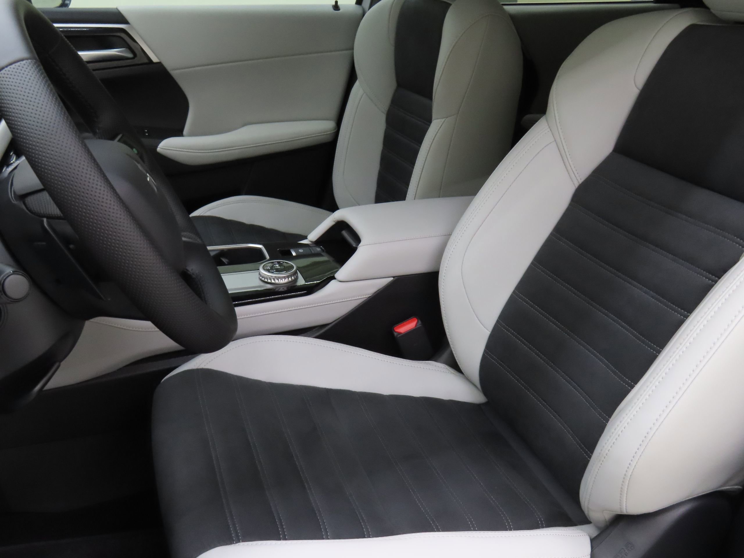 New 2025 Mitsubishi Outlander SE image 10