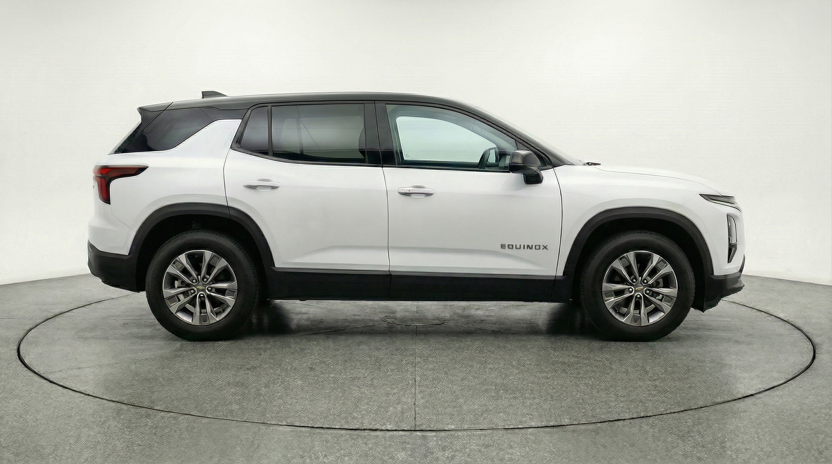 Used 2025 Chevrolet Equinox LT image 11