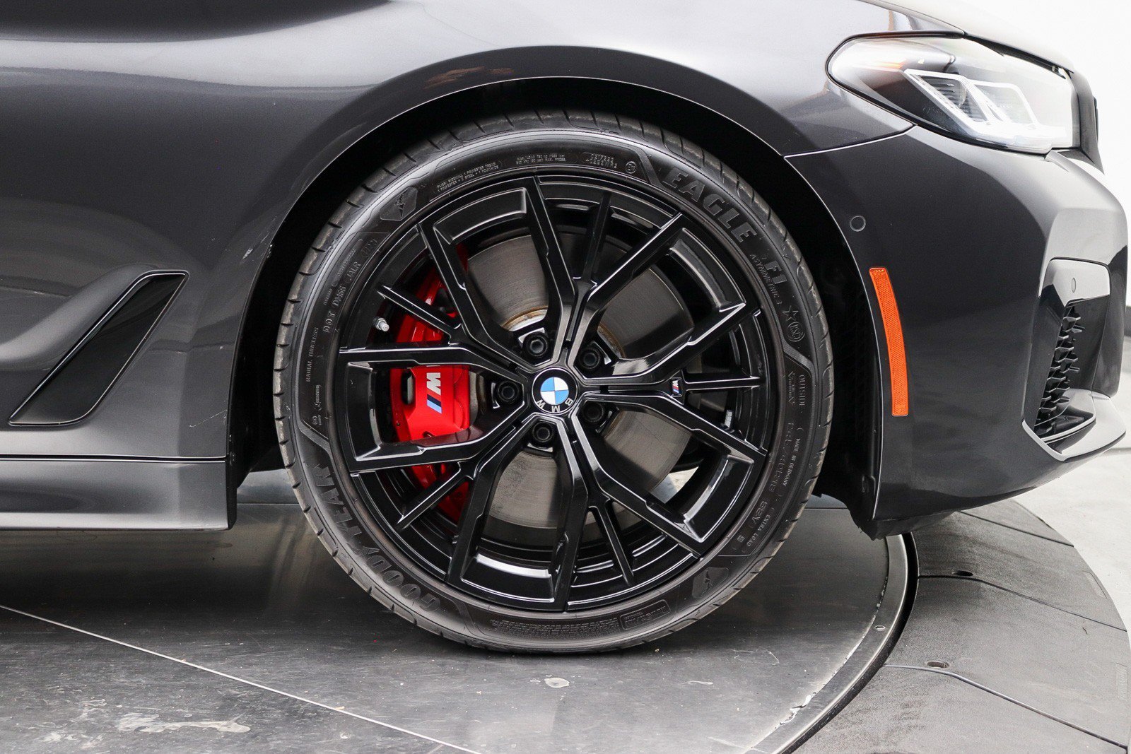 Used 2023 BMW M550i xDrive AWD/4WD image 17