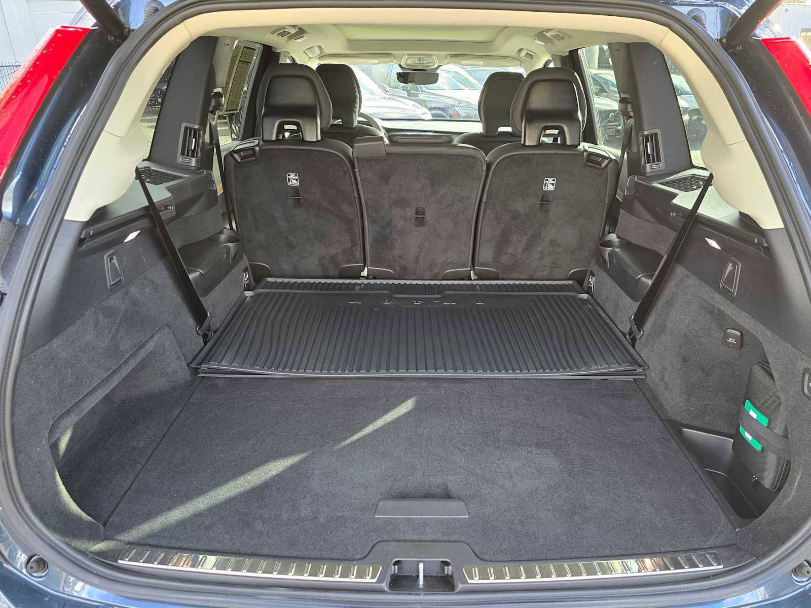 Certified 2024 Volvo XC90 T8 Plus w/ Protection Package Premier image 16