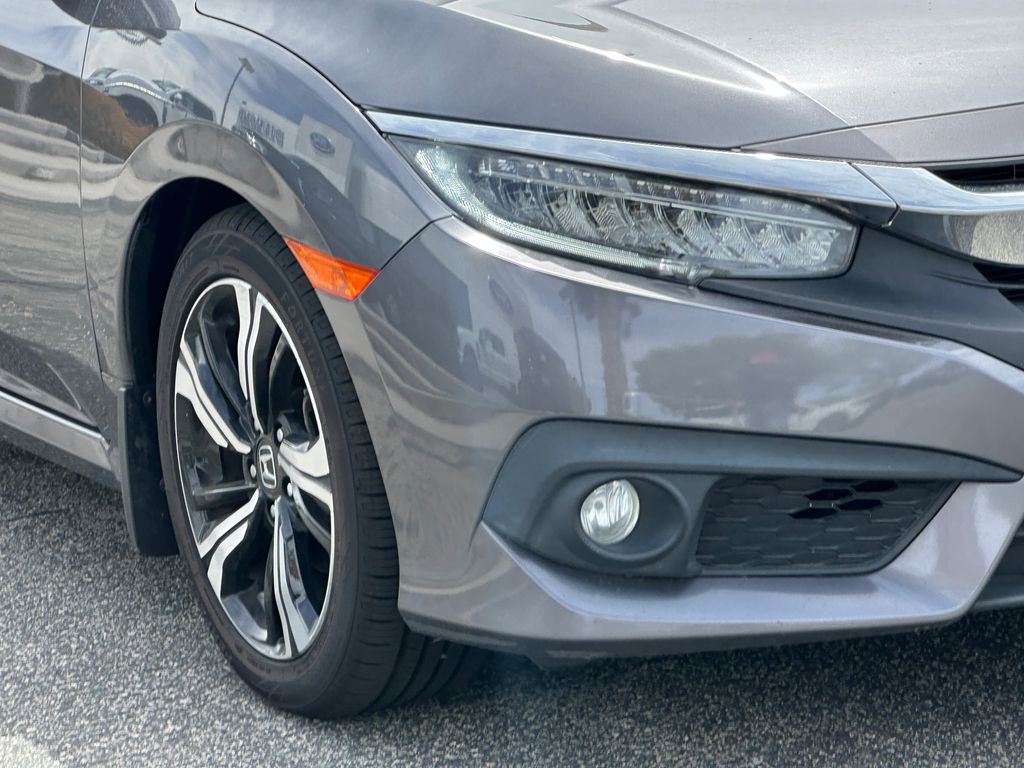Used 2018 Honda Civic Touring image 12
