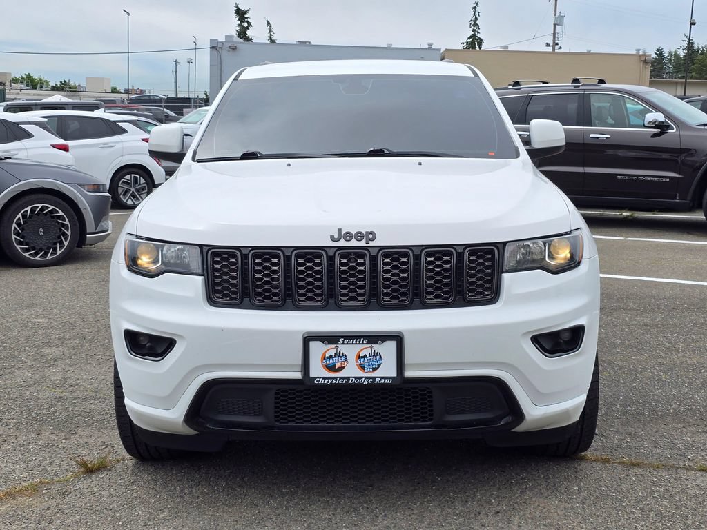 Used 2021 Jeep Grand Cherokee Laredo X AWD/4WD image 3
