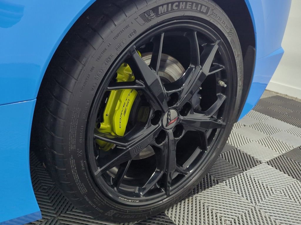 Used 2021 Chevrolet Corvette Stingray Premium Conv w/ Z51 Performance Package RWD image 32