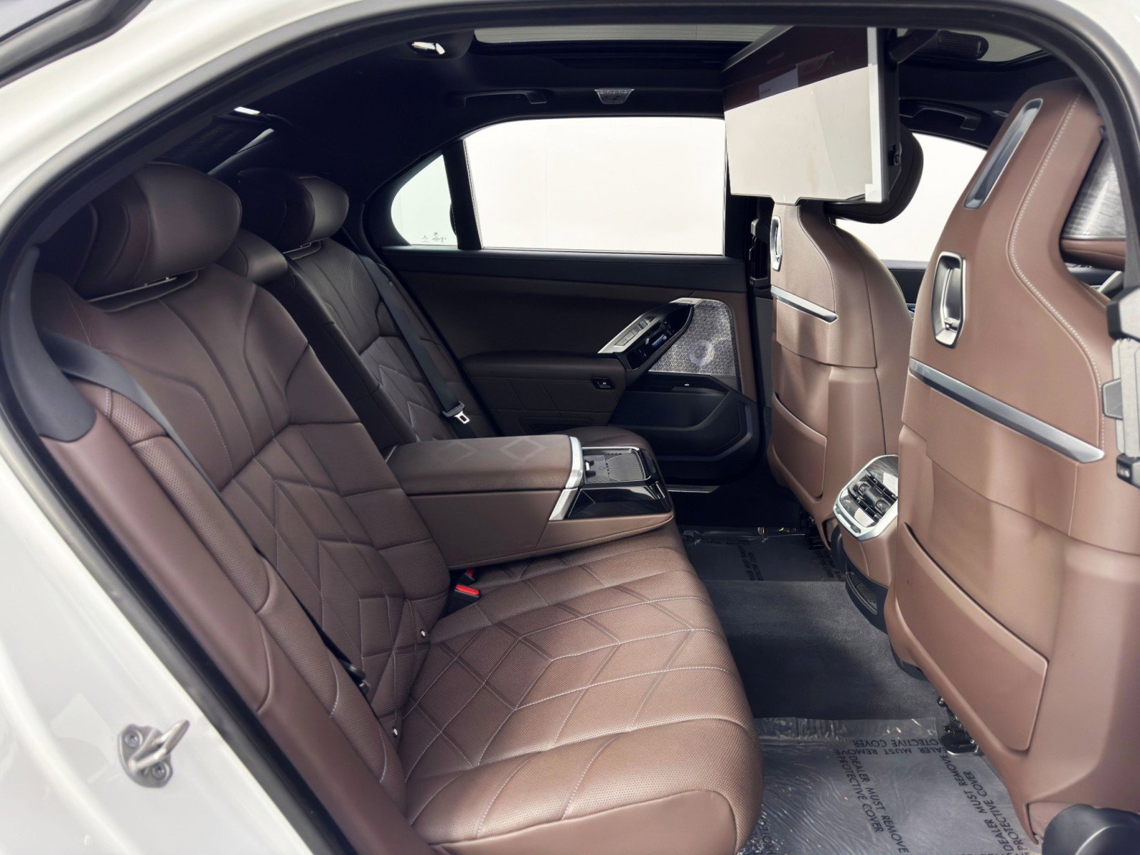 Used 2023 BMW i7 xDrive60 w/ Executive Package 2 image 50