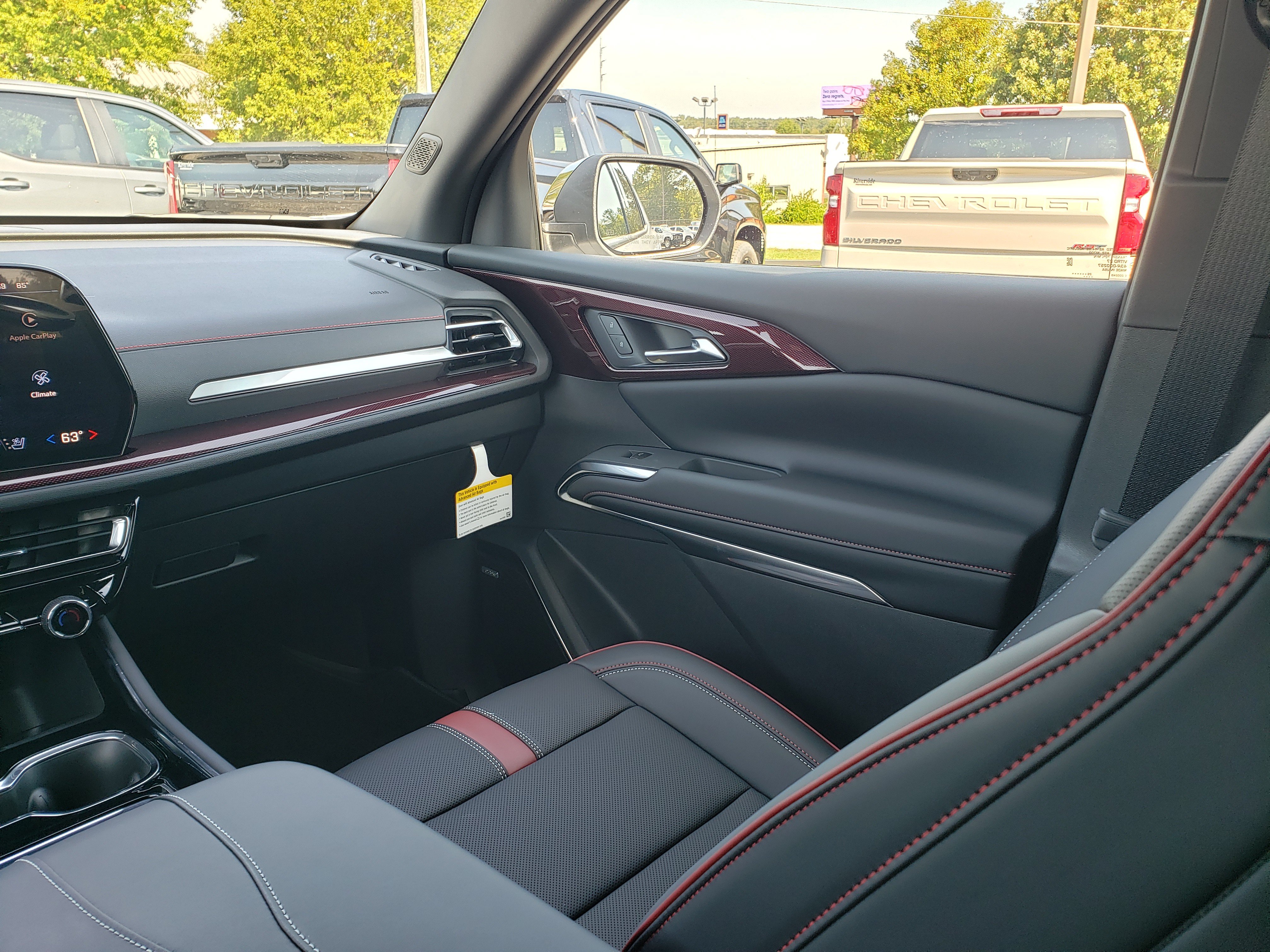 New 2027 Chevrolet Traverse RS w/ LPO, Floor Liner Package FWD image 35
