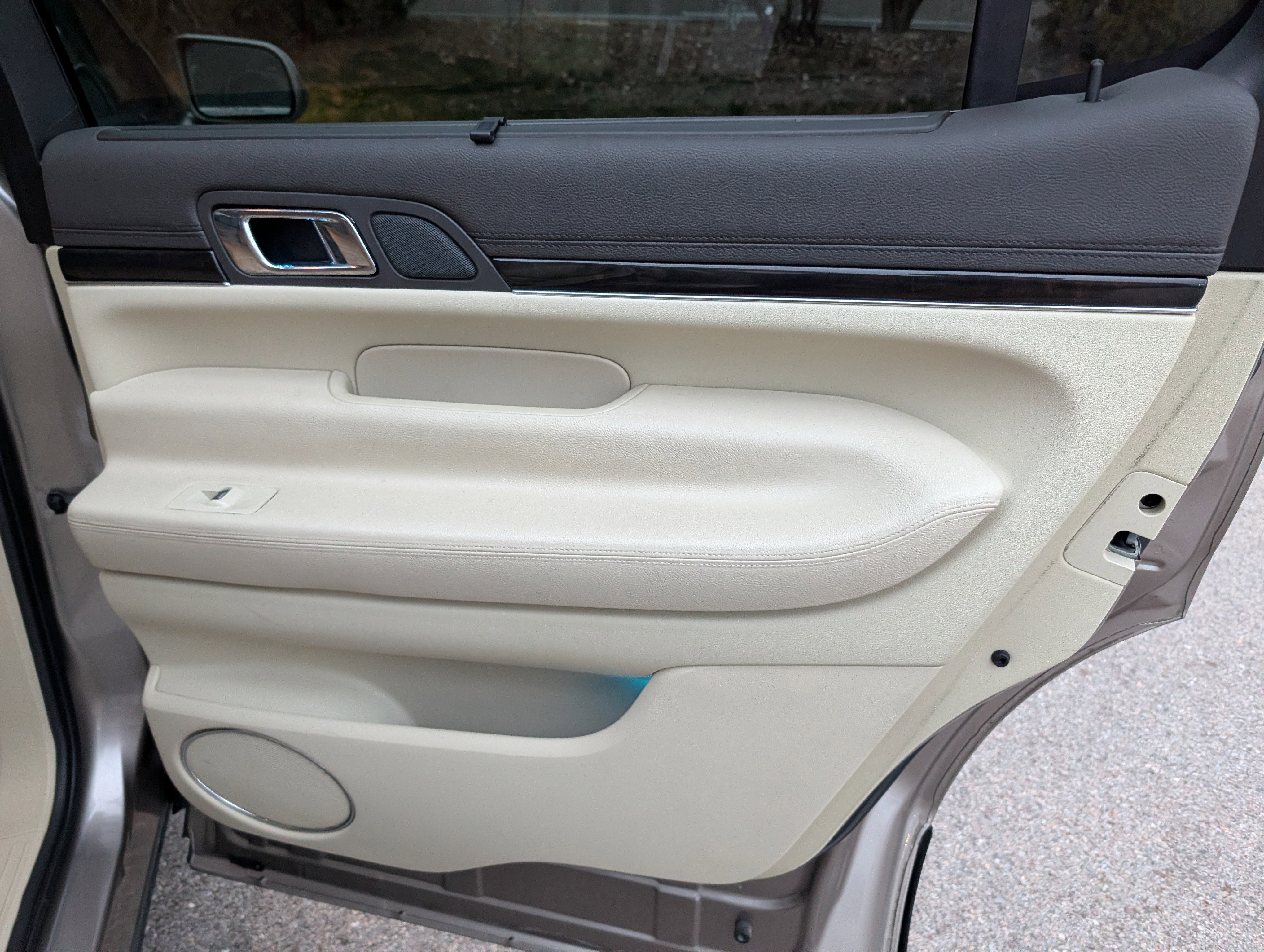 Used 2018 Lincoln MKT AWD image 36