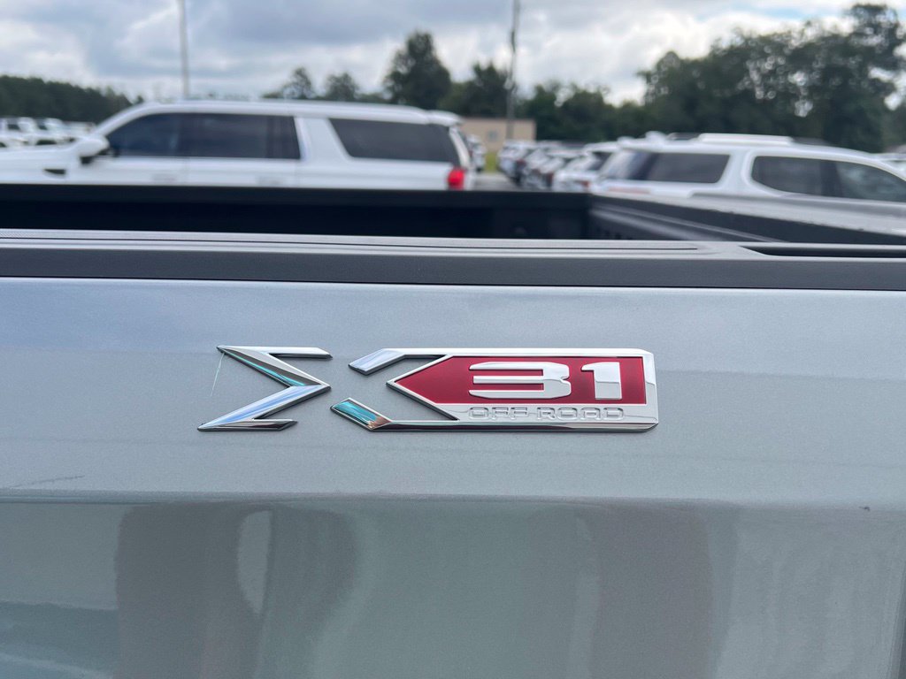 Used 2026 GMC Sierra 1500 SLE w/ X31 Off-Road Package AWD/4WD image 11