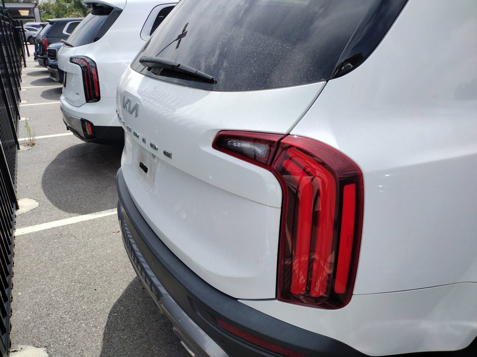 Used 2022 Kia Telluride EX w/ EX Premium Package FWD image 5