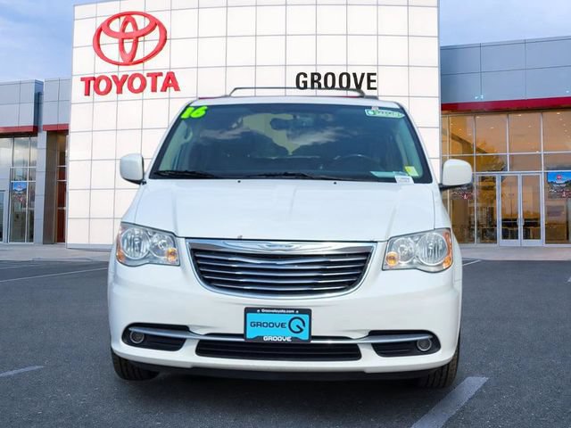 Used 2016 Chrysler Town & Country Touring FWD image 9