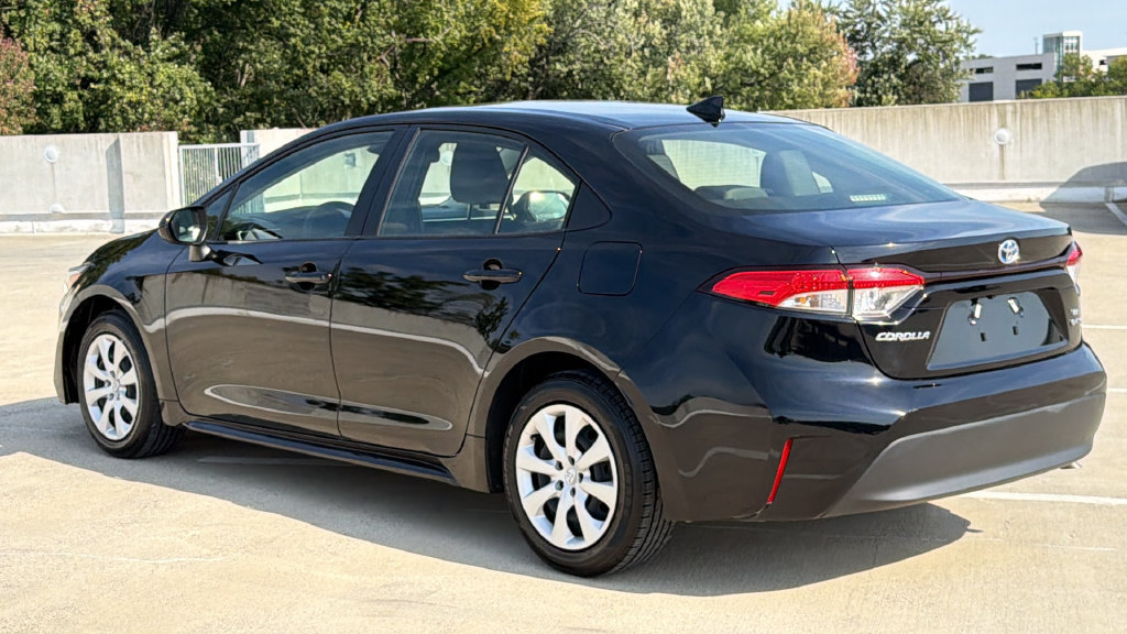 Used 2025 Toyota Corolla LE FWD image 3
