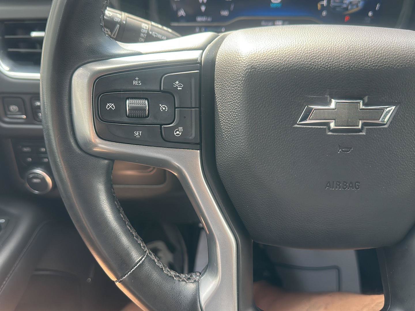 Used 2023 Chevrolet Suburban Z71 w/ Luxury Package AWD/4WD image 31