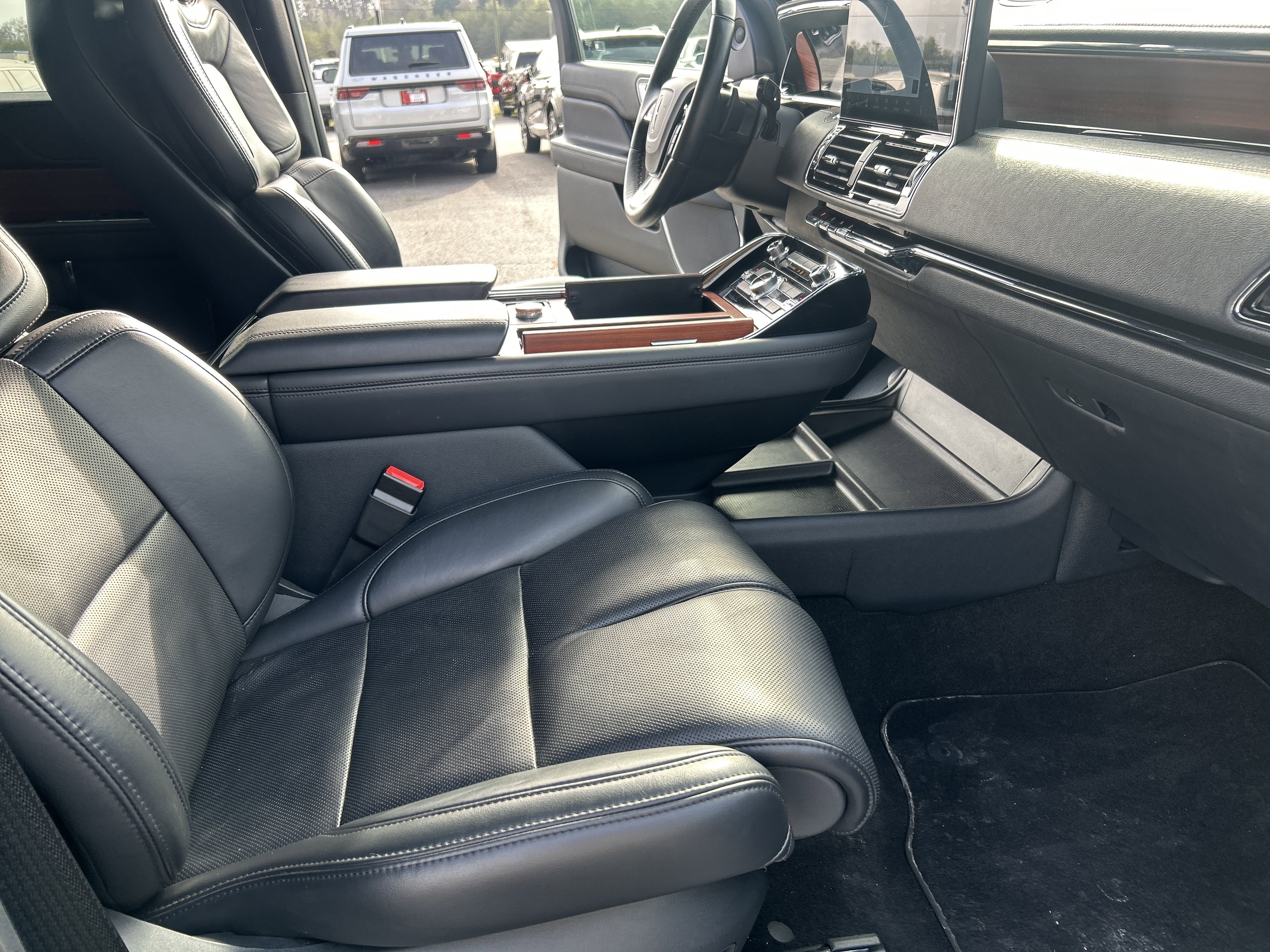Used 2024 Lincoln Navigator Reserve image 56