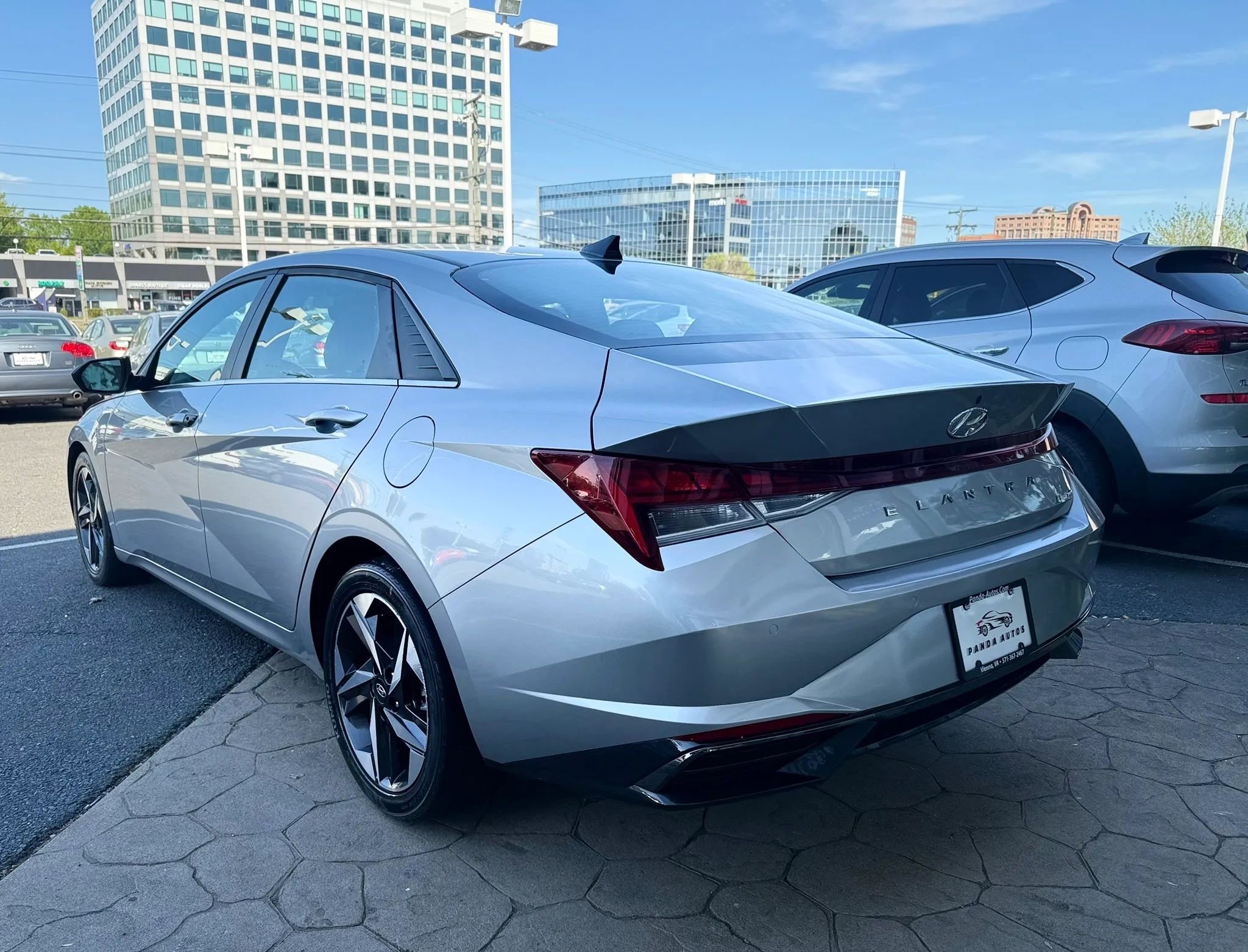 Used 2021 Hyundai Elantra Limited w/ Cargo Package FWD image 5