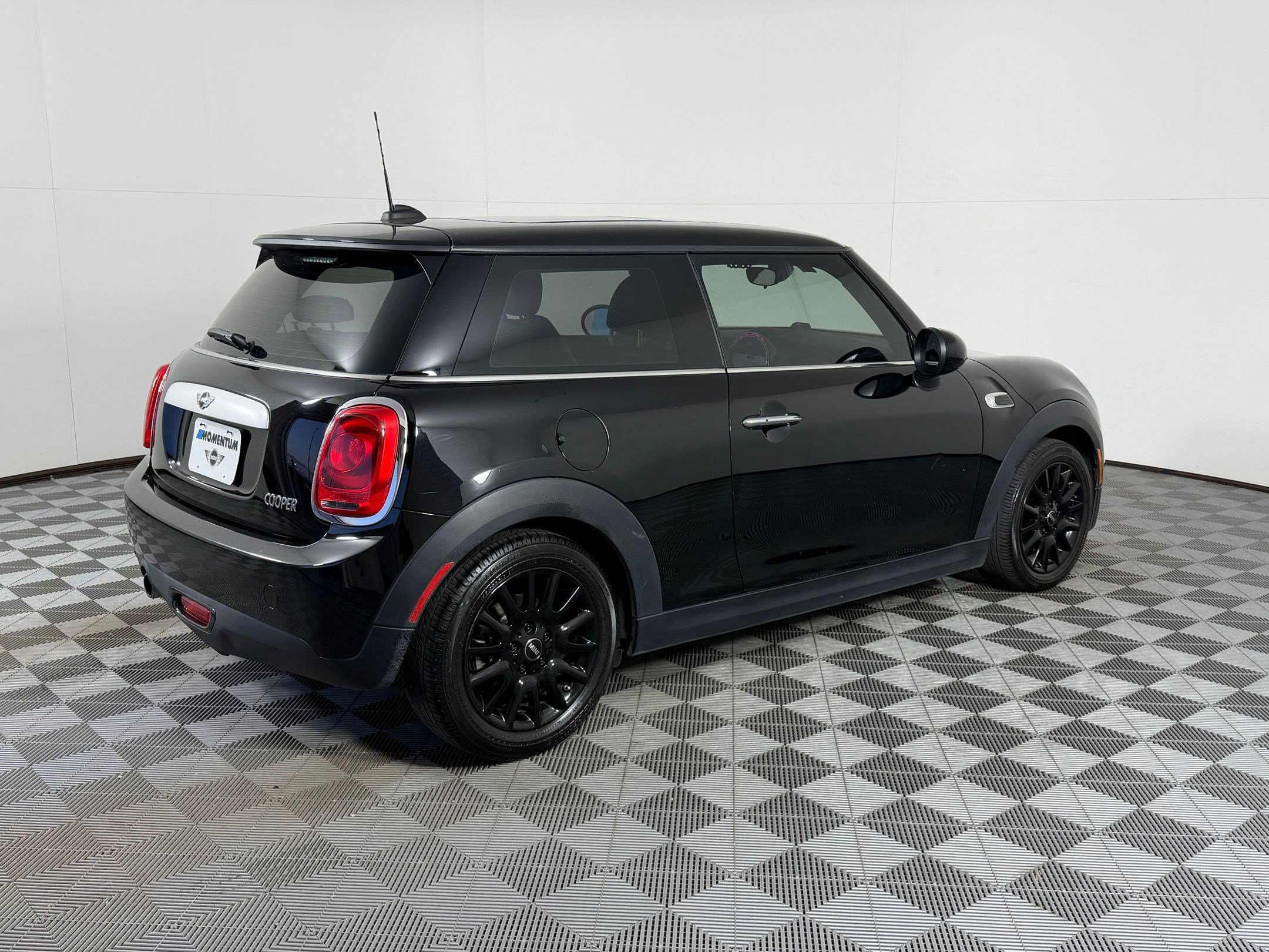 Used 2015 MINI Cooper 2-Door Hardtop image 9