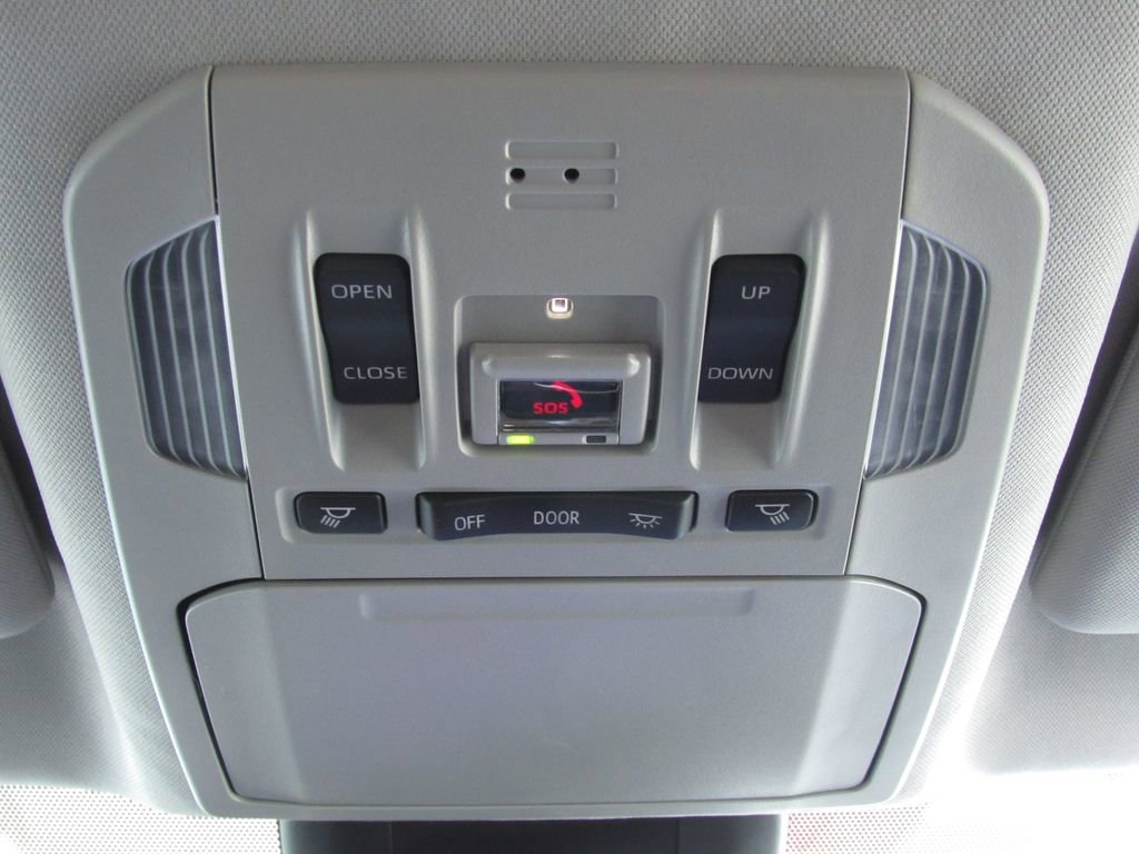 Used 2023 Toyota Highlander Limited image 29