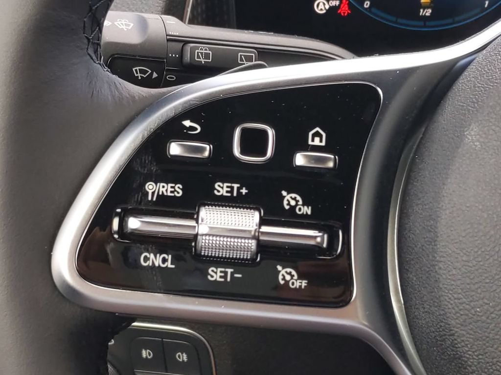Used 2022 Mercedes-Benz GLB 250 4MATIC image 21