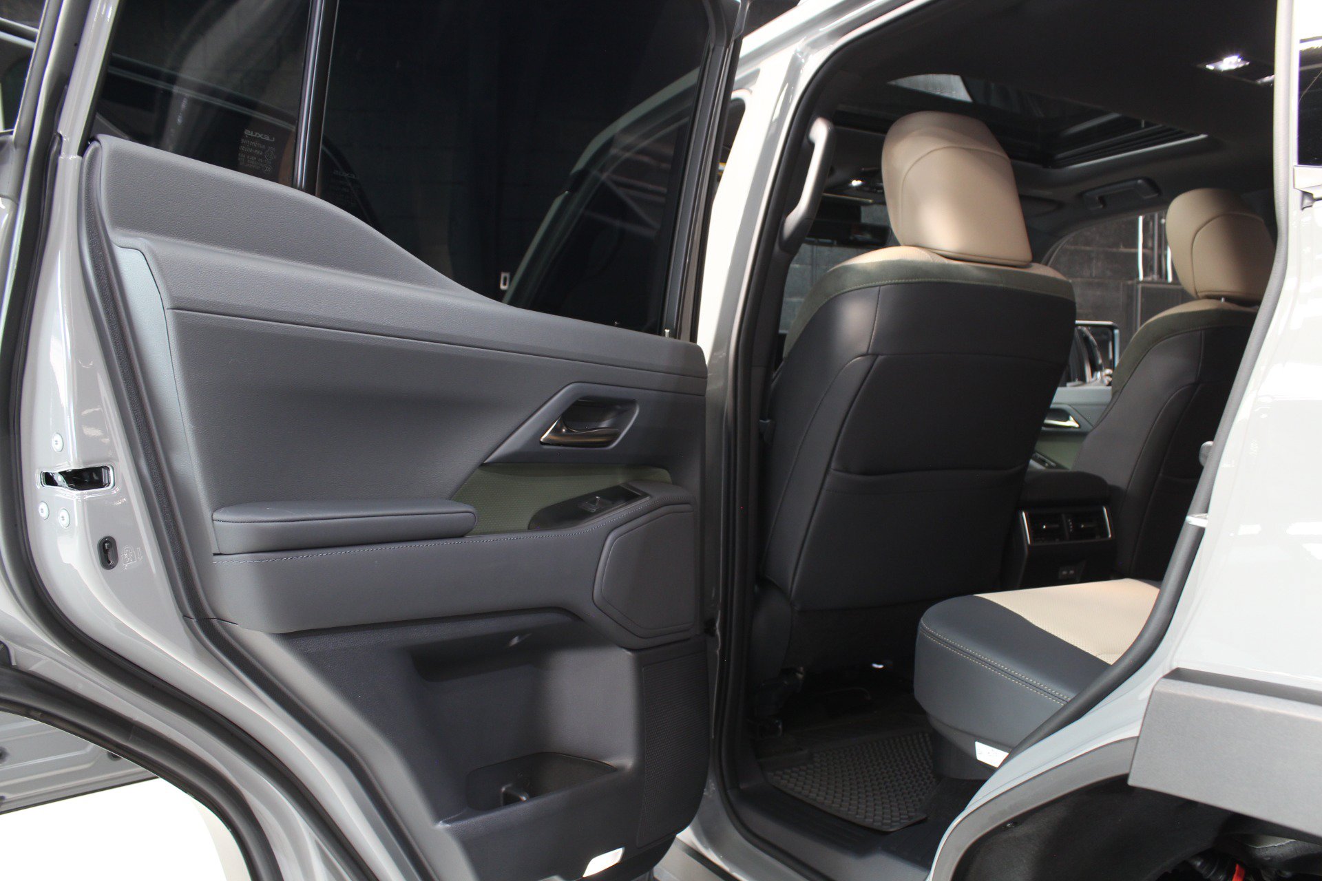 Used 2024 Lexus GX 550 AWD/4WD image 40