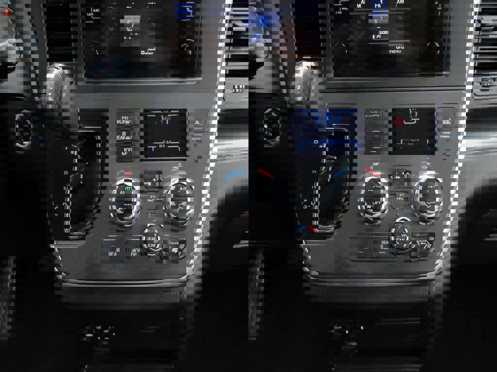 Used 2017 Toyota Sienna SE image 24