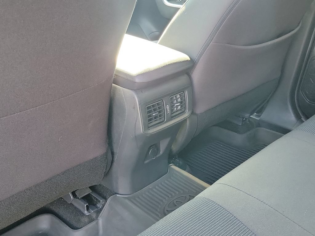 Used 2024 Toyota RAV4 LE AWD/4WD image 15