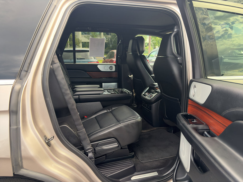Used 2019 Lincoln Navigator Reserve AWD/4WD image 17