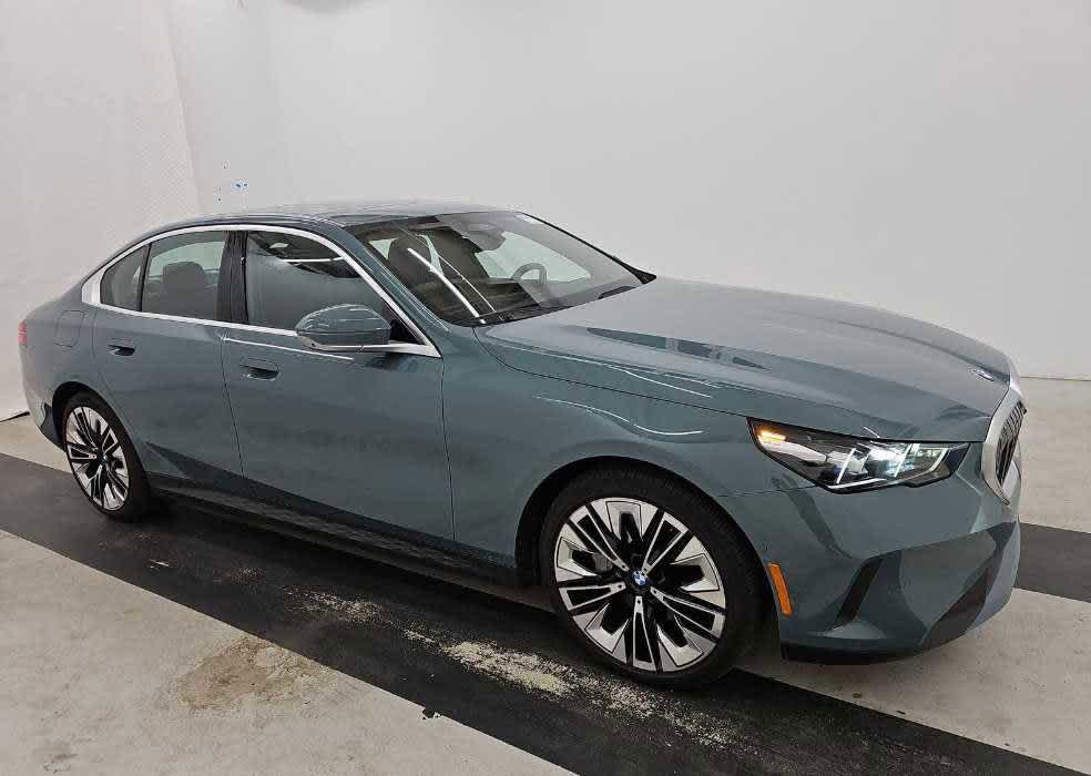 Used 2026 BMW 540i xDrive AWD/4WD image 3
