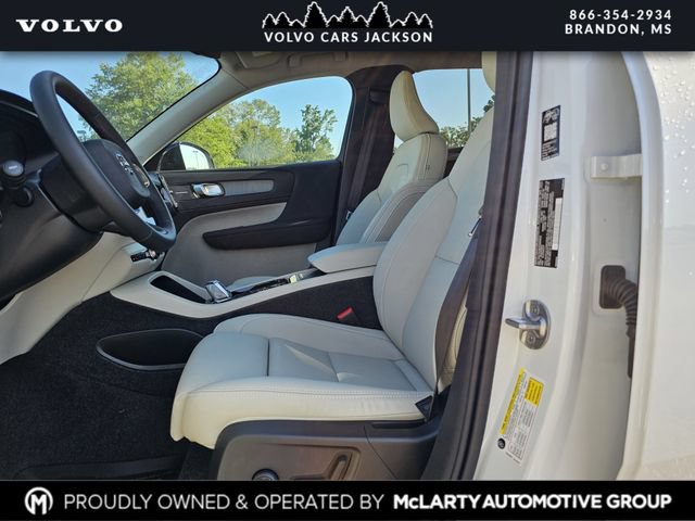 New 2026 Volvo XC40 B5 Ultra w/ Protection Package Premier AWD/4WD image 13
