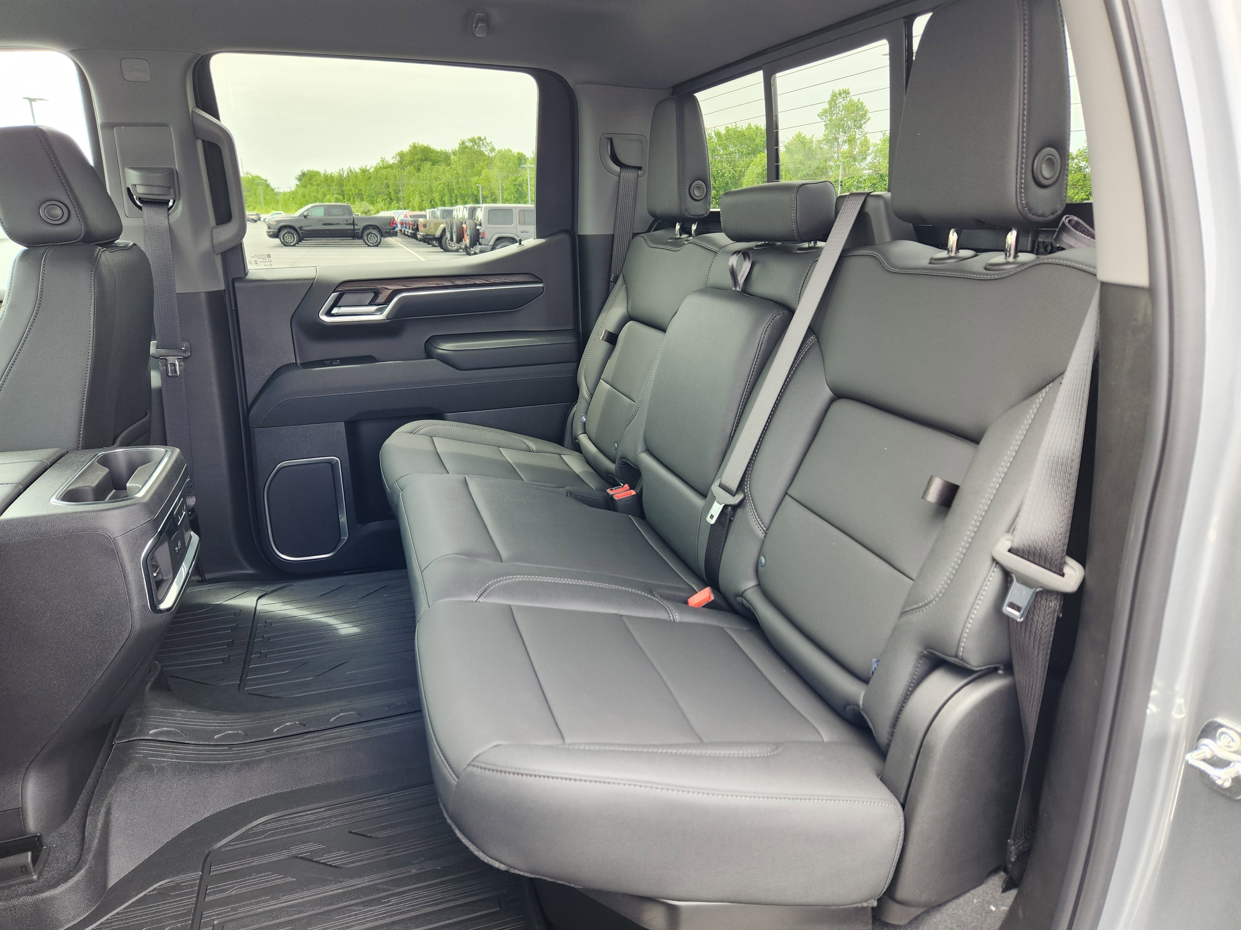 New 2026 GMC Sierra 1500 SLT AWD/4WD image 8