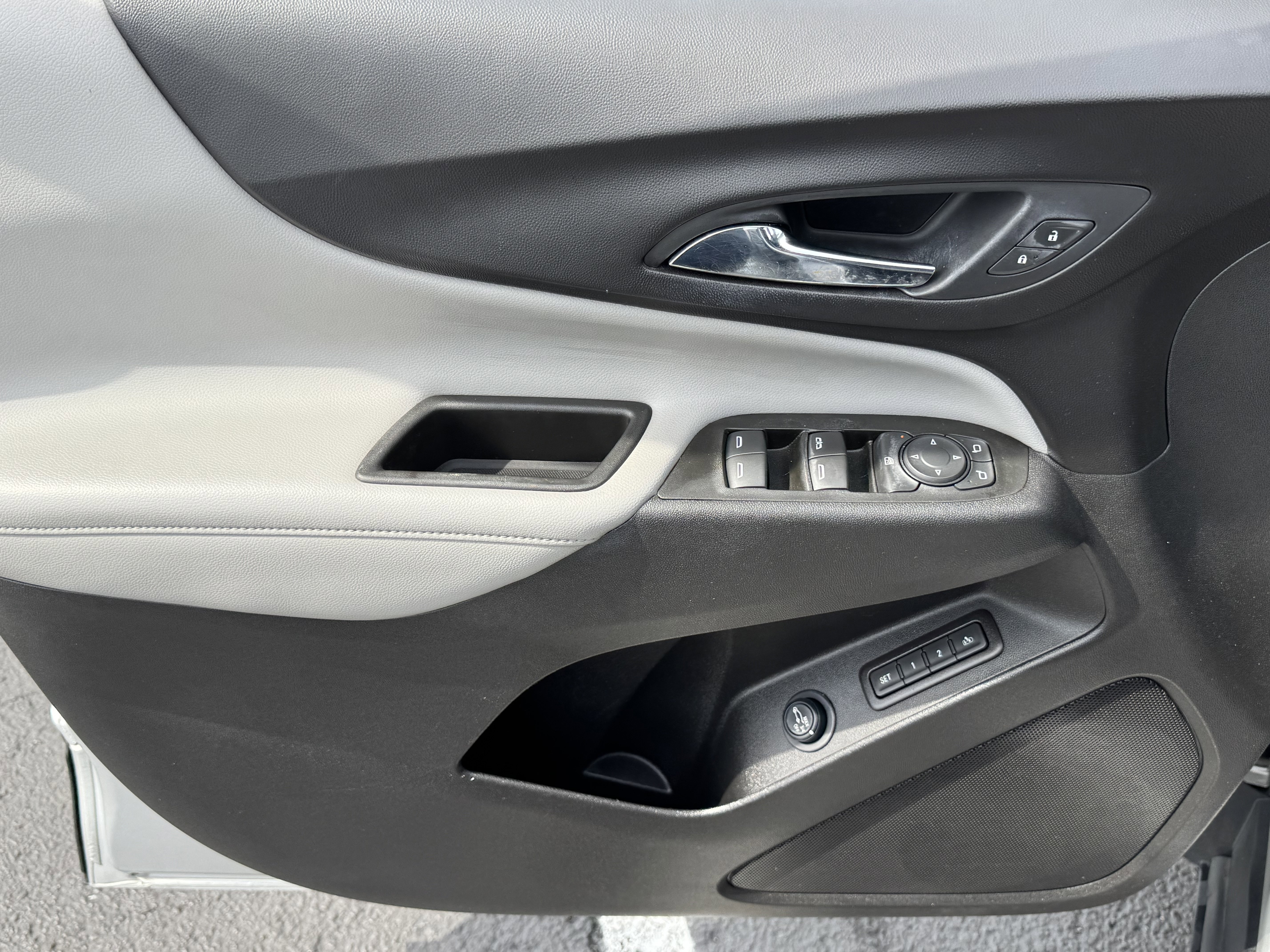 Used 2021 Chevrolet Equinox Premier image 19