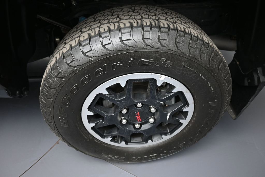 Certified 2024 Toyota Tacoma TRD Off-Road AWD/4WD image 15