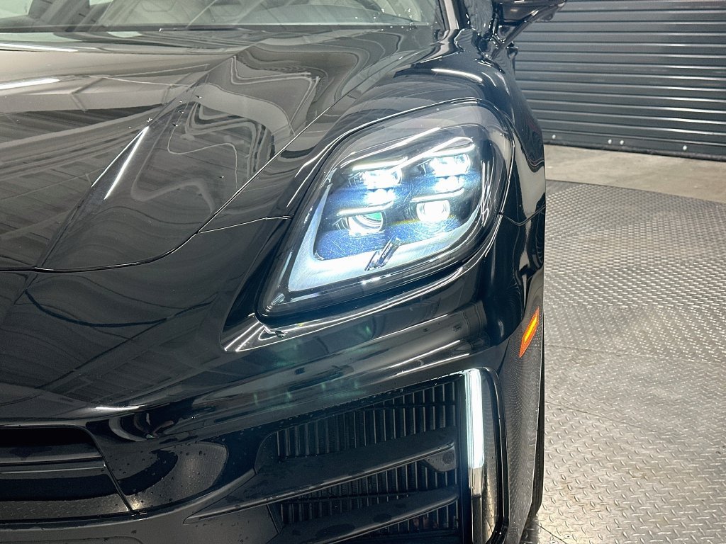 Certified 2025 Porsche Panamera image 33