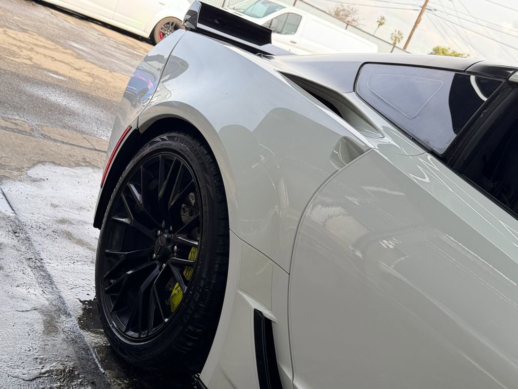 Used 2016 Chevrolet Corvette Z06 w/ 3LZ Preferred Equipment Group image 21