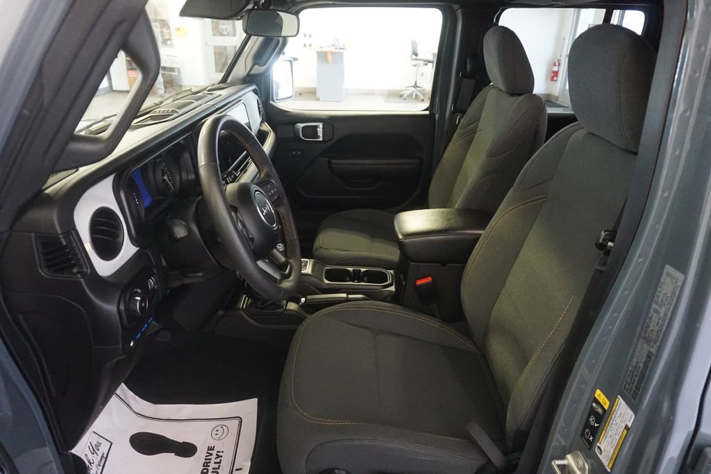 Used 2024 Jeep Wrangler Unlimited AWD/4WD image 18