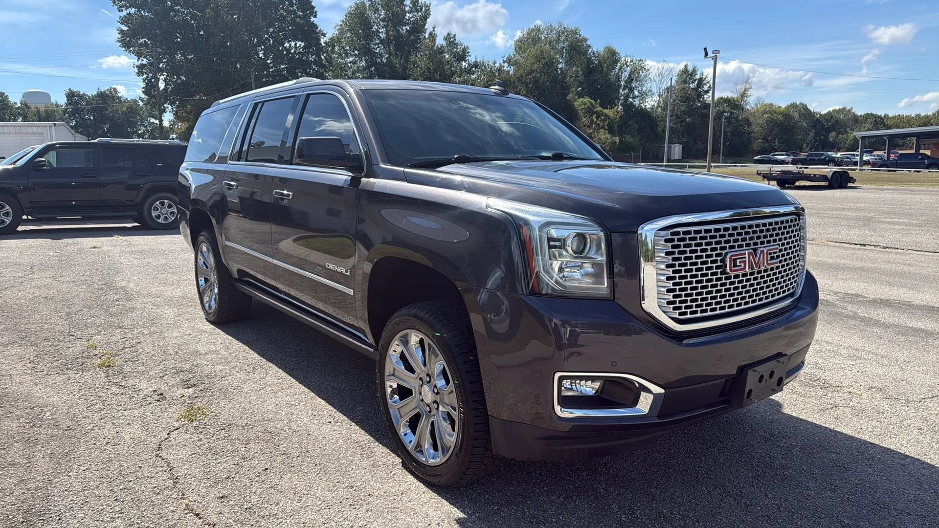 Used 2015 GMC Yukon XL Denali w/ Premium Package AWD/4WD image 10