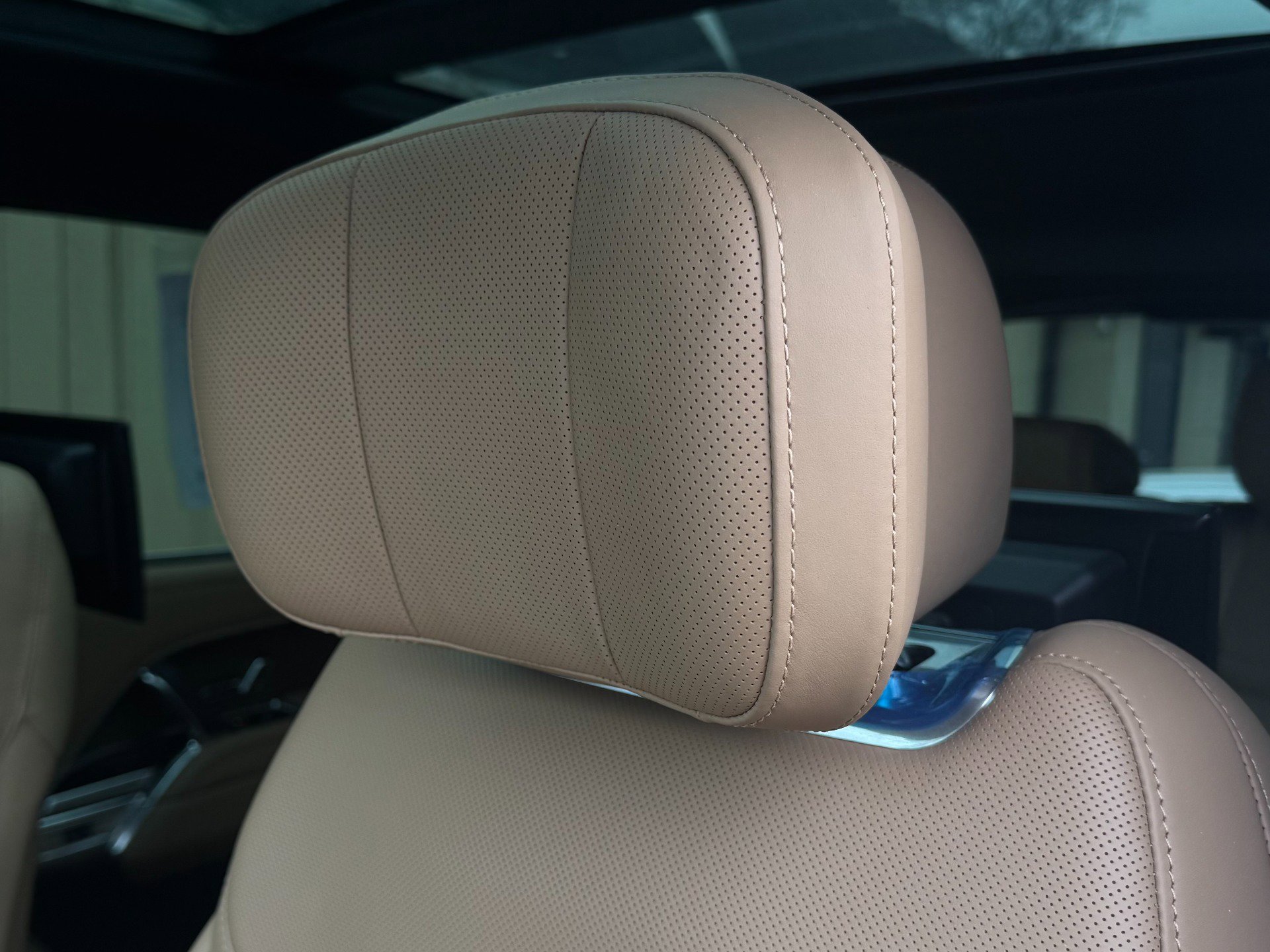 Used 2024 Land Rover Range Rover Long Wheelbase Autobiography image 15