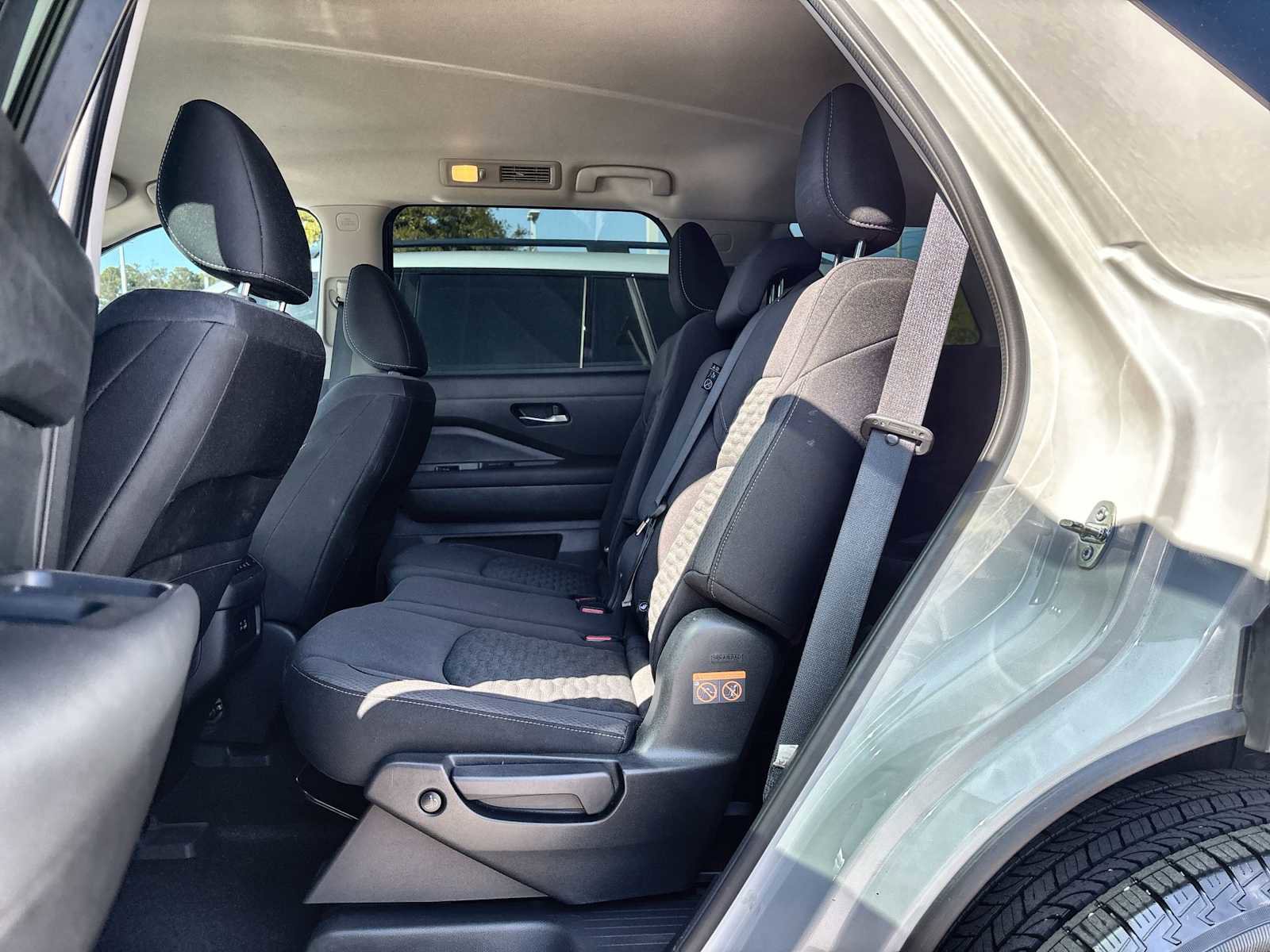 Used 2022 Nissan Pathfinder SV image 4