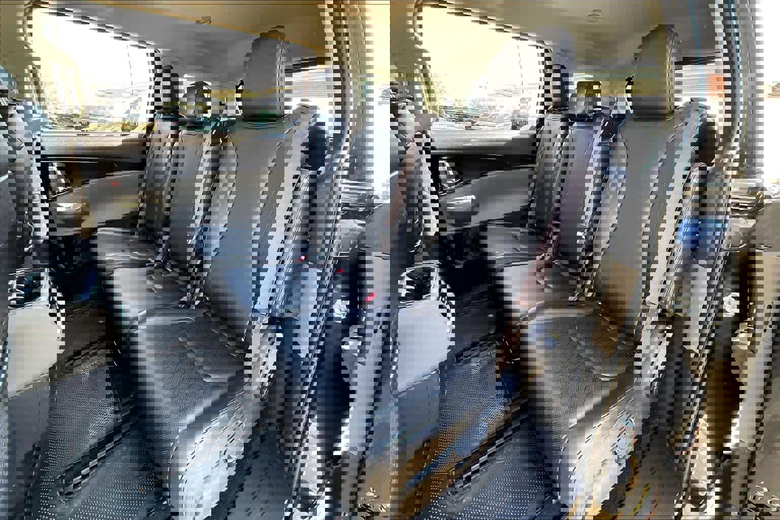 Used 2025 Kia Carnival image 17