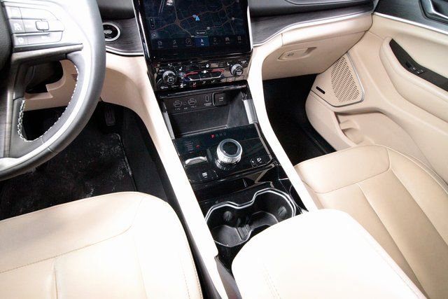 Used 2022 Jeep Grand Cherokee Limited 4xe image 9