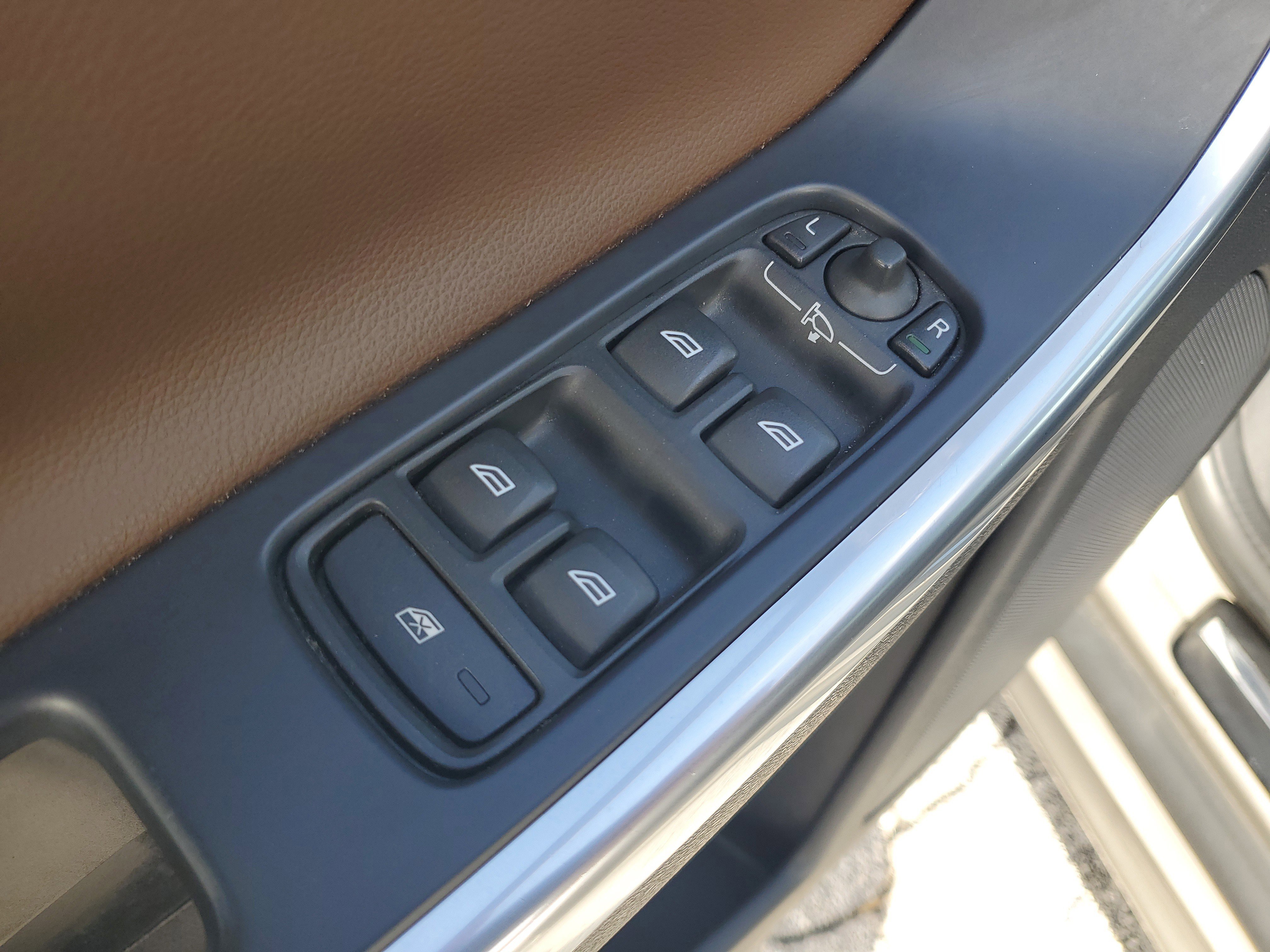 Used 2016 Volvo XC60 T5 Premier image 11