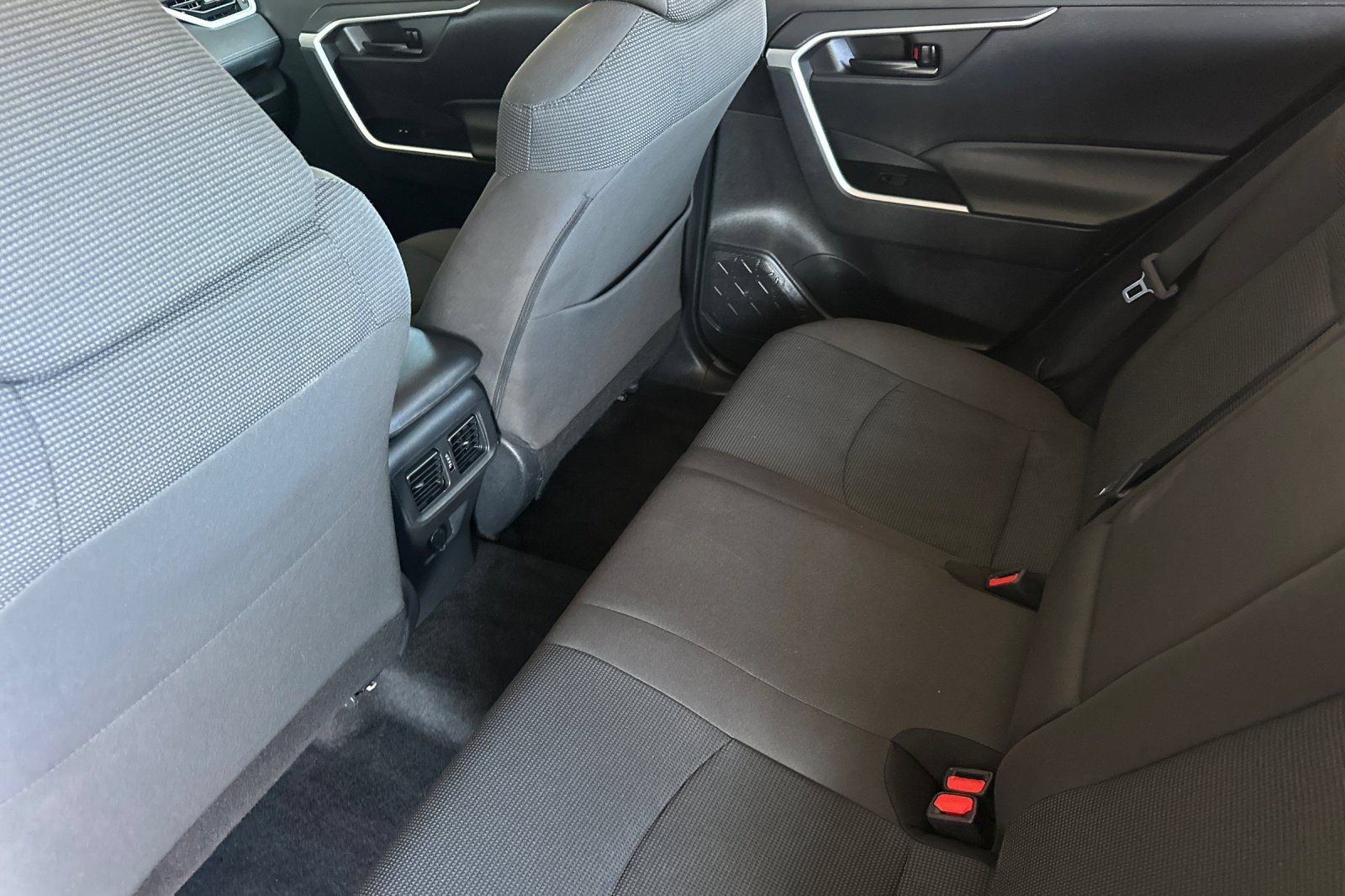 Used 2022 Toyota RAV4 LE AWD/4WD image 12