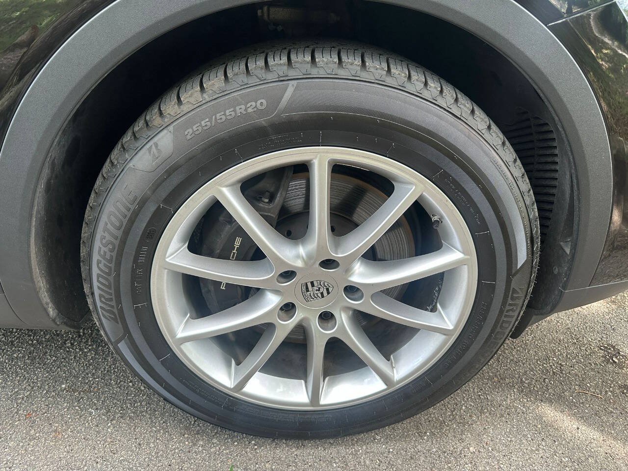 Used 2024 Porsche Cayenne AWD/4WD image 14