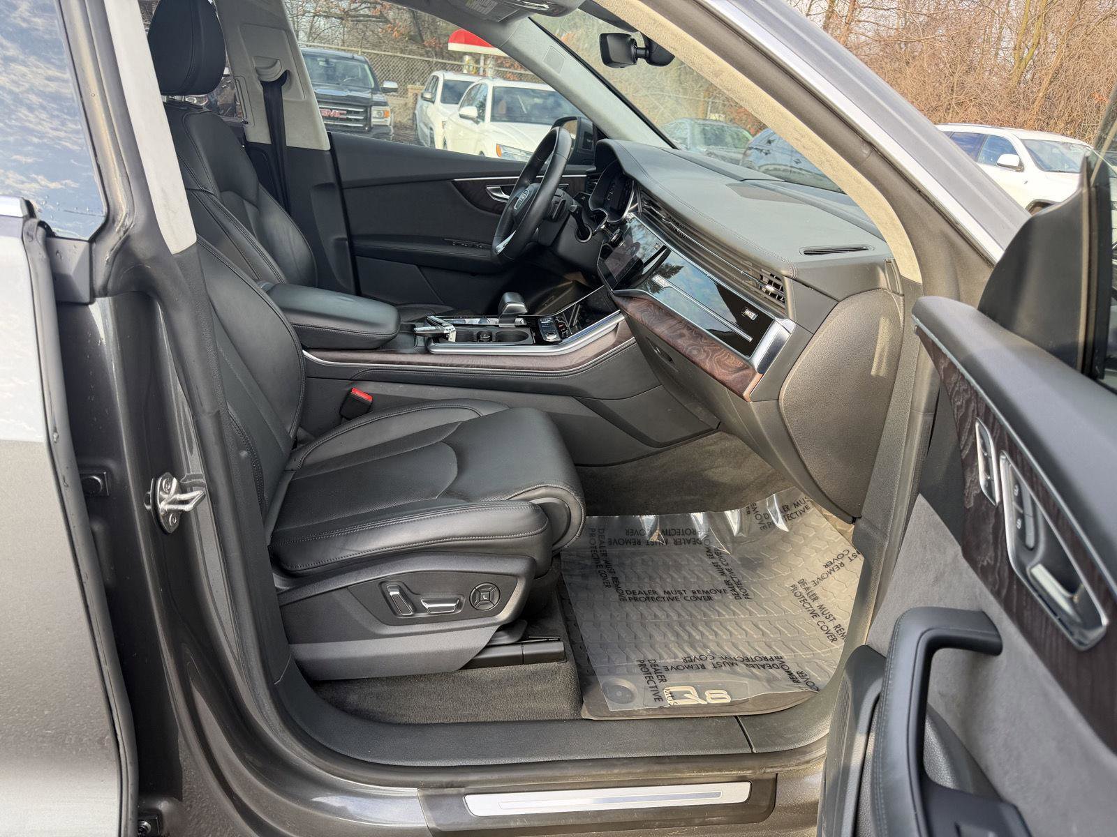 Used 2019 Audi Q8 Prestige w/ Luxury Package image 28