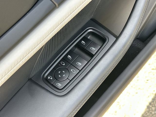 Used 2022 Porsche Taycan 4S image 22